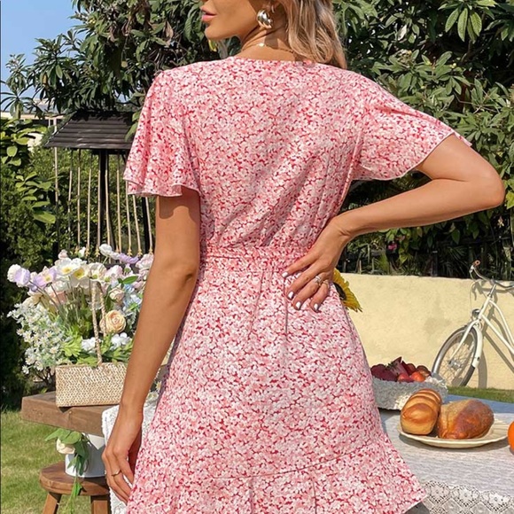 Cupshe V neck wrap dress - Picture 2 of 8